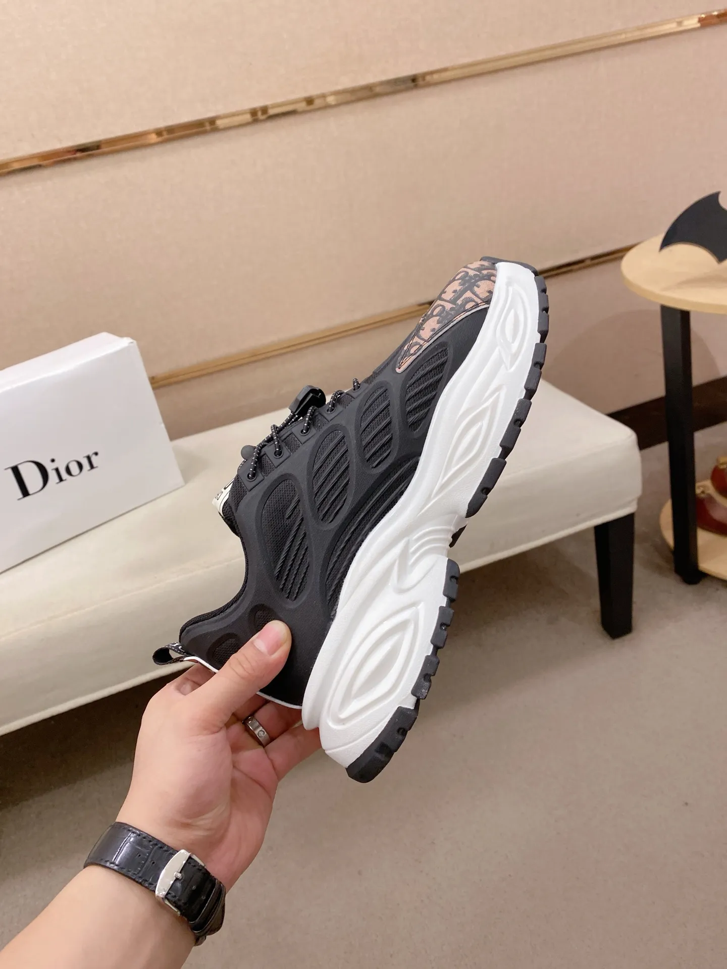 Men's shoes💰 462💰🇮🇹🇮🇹Dior d The new model is on sale at the same time at the counter. The upper 🇮🇹 is imported Italian first-layer cowhide, and the lining is fully imported sheepskin 💪💪. It is a complete 1⃣️ to 1⃣️ replica 🇮🇹💪💪, ⚠ Sole: The original sole is specially provided by the original factory. The exclusive movable molded sole is super comfortable. ⚠Original factory single goods, 🔍🔍high quality, you can enter and leave the counter at will, welcome to compare⚠. Code number:38-44